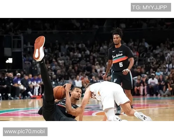 卡斯尔20分助力 马刺121-94大胜太阳 格林独得26分难救主 卡斯尔20分助力 马刺121-94大胜太阳 格林独得26分难救主