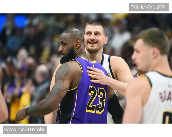 韦德谈组三巨头：我们意识到单打独斗赢不了绿军，赢不了湖人